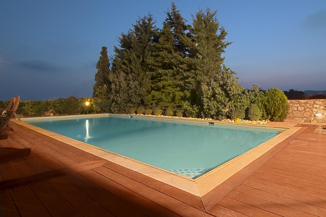 Read more about the article Varkiza, vila sa bazenom
