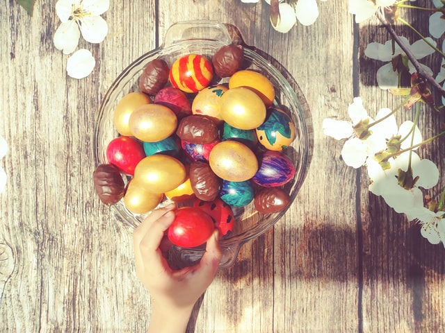 Read more about the article Danas se u Grčkoj slavi “Megali Pempti” i farbaju se jaja za Uskrs