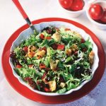 Zelena salata sa paprikama i krutonima
