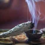 Grčka tradicija – Pročišćavanje vazduha u prostorijama dimom od žalfije