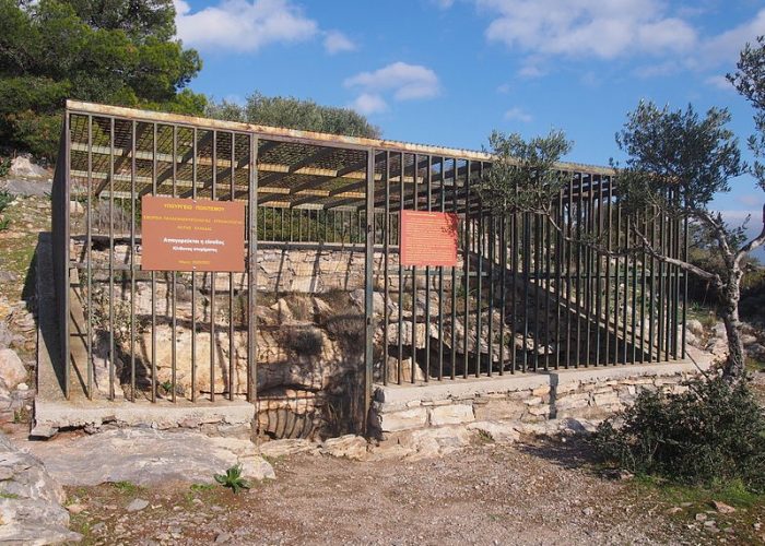 Pećina na planini Imitos