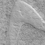 NASA je objavila satelitsku fotografiju  dine na Marsu u obliku slicnom V iz Star Treka