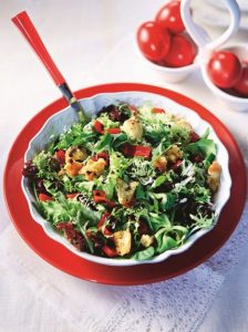 Zelena salata sa paprikama i krutonima