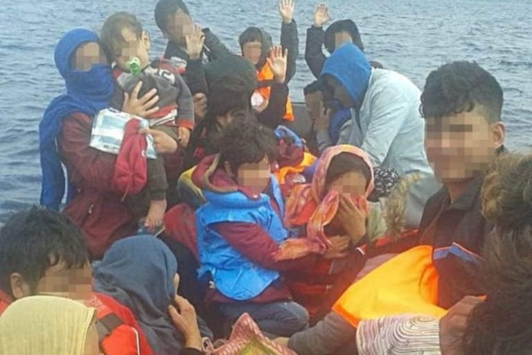 Read more about the article Izbeglička kriza: 18 sati držali brod sa trudnicama na otvorenom moru