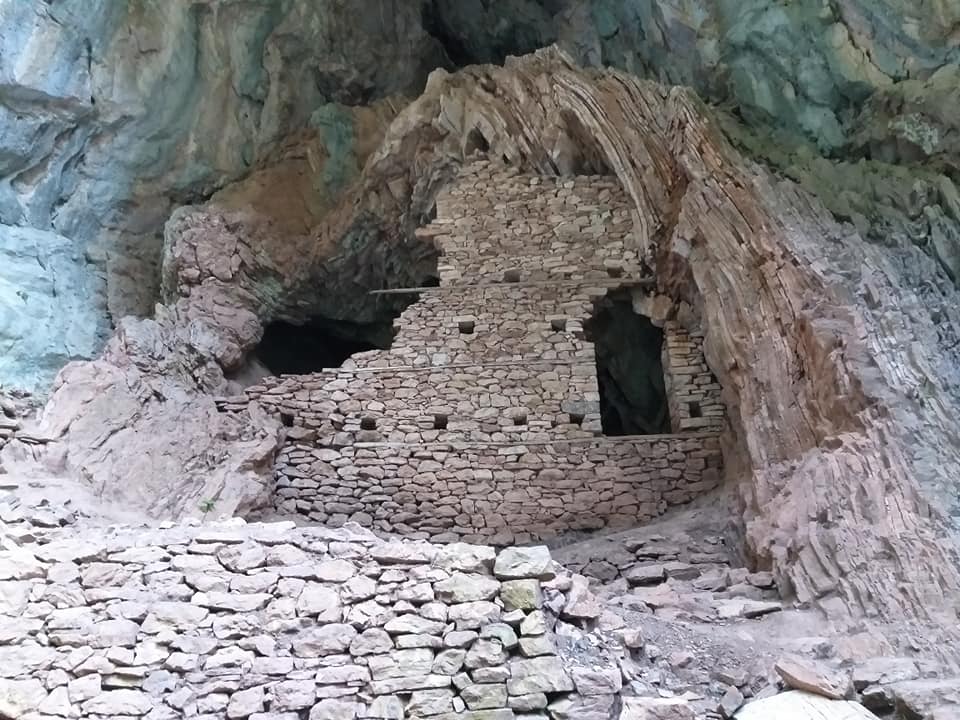 Crna Pećina Grčka