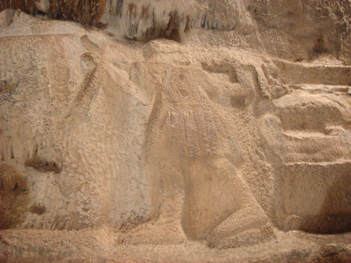 Read more about the article Gde se u Atini nalazi jedina pećina u Grčkoj sa izrezbarenim statuama